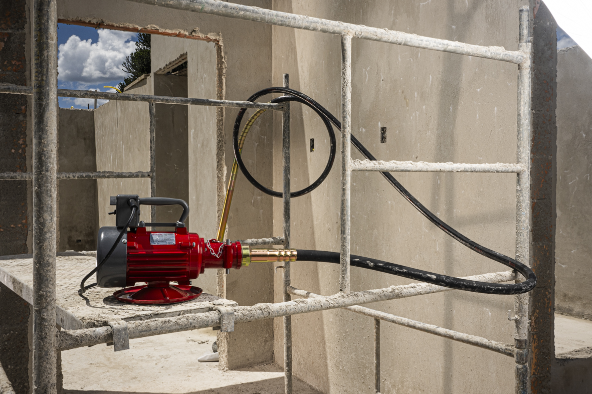 Motovibrador elétrico: para que serve, como funciona e por que usar na sua obra